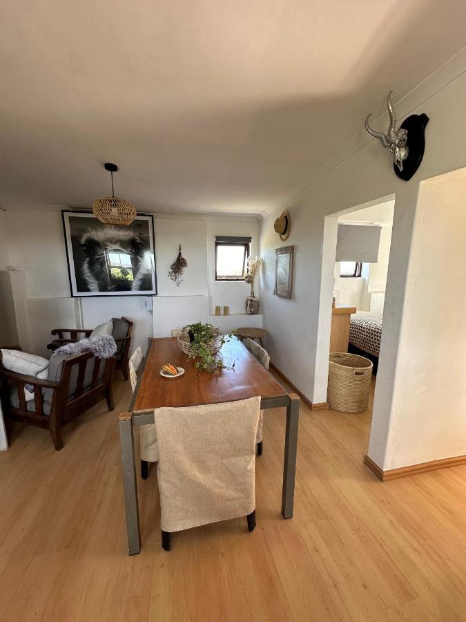 Ostrich Cottage At Les Wings Private Game Farm Groot-Jongensfontein Bagian luar foto