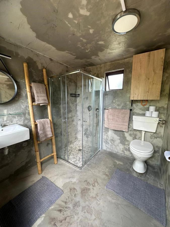 Ostrich Cottage At Les Wings Private Game Farm Groot-Jongensfontein Bagian luar foto